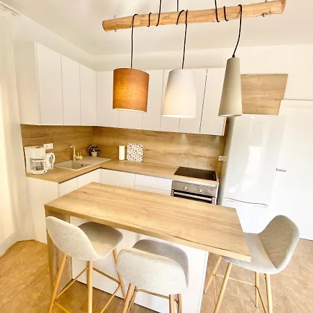 Mamma Mia Apartments-city Center Apartment Hvar Town