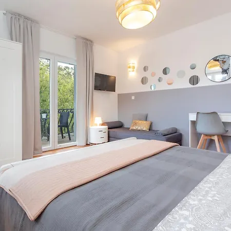 Mamma Mia Apartments-city Center Apartment Hvar Town