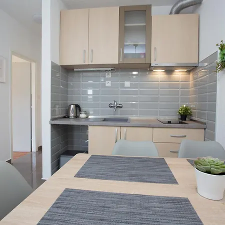 Mamma Mia Apartments-city Center Apartment