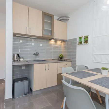 Mamma Mia Apartments-city Center Apartment