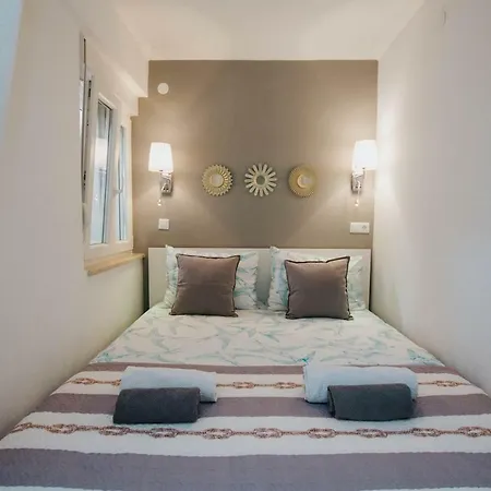 Mamma Mia Apartments-city Center Apartment Hvar Town