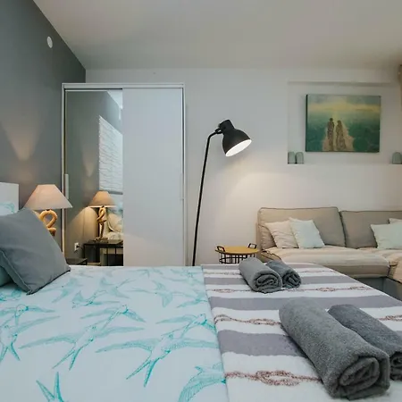 Mamma Mia Apartments-city Center Apartment